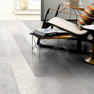 plancher bois franc et planchette de vinyle